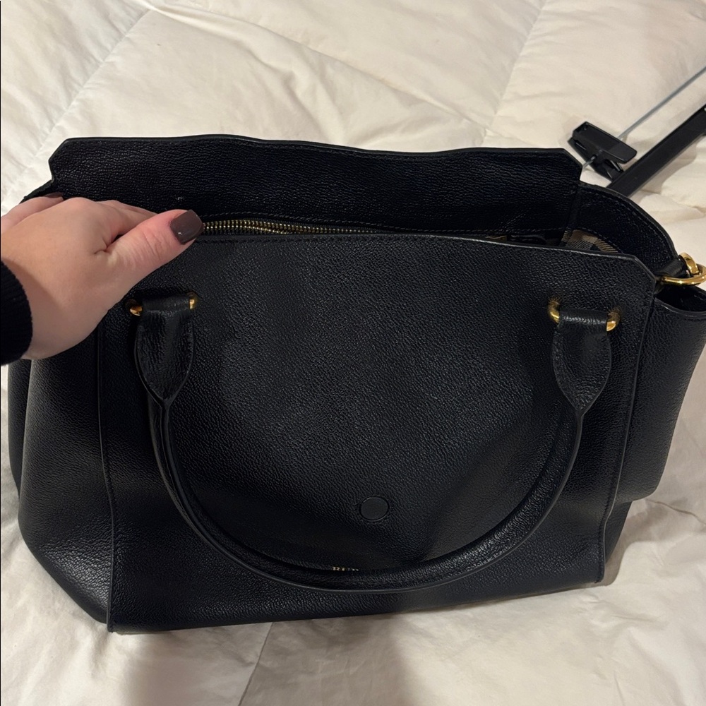 Burberry Black Leather Shoulder Bag with Gold Buckle - Picture 4 of 6